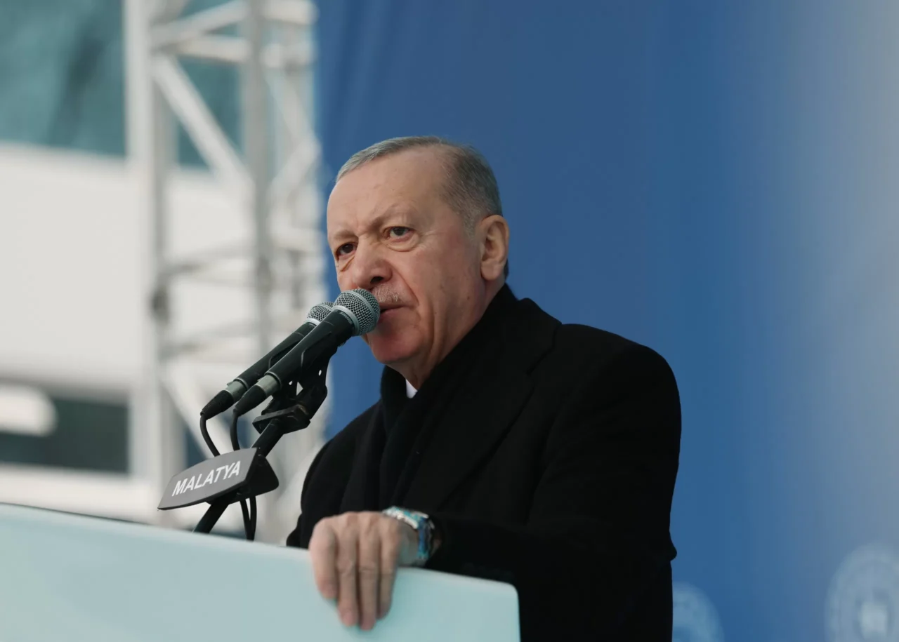 Cumhurbaşkanı Erdoğan’dan Deprem Bölgesi Yatırımları Açıklaması Cumhurbaşkanı Recep Tayyip Erdoğan, AK Parti TBMM Grup Toplantısı’nda yaptığı