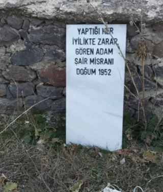 Elazığ’ın Karakoçan ilçesinde 73 yaşındaki emekli öğretmen AhmetMisrani Derin, mezar