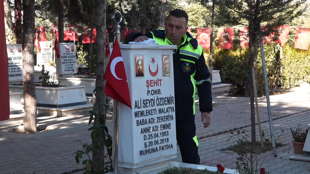 Malatya Büyükşehir Belediyesi Mezarlıklar Daire Başkanlığı ekipleri, Malatya Şehitliği’nin her