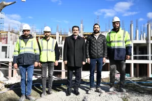 Malatya Yeni Adliye Sarayı'nın inşaatında incelemelerde bulunan Battalgazi Belediye Başkanı