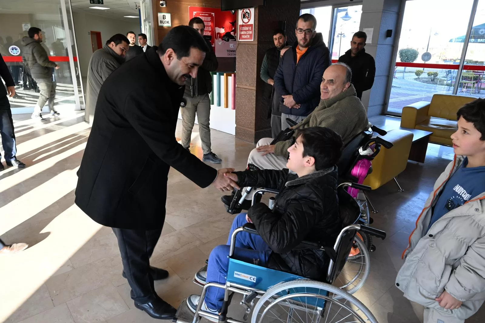 Başkan Taşkın: “Engelsiz Yaşam Merkezimizle Tüm Ailelere Ulaşacağız” Battalgazi Belediye Başkanı Bayram Taşkın, Türkiye Muhtarlar Federasyonu üyesi muhtarlarla