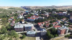 Malatya’nın kuzeybatısında yer alan Arapgir, tarihi ve doğal güzellikleri, geleneksel