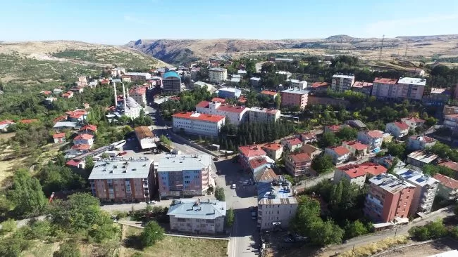 Malatya’nın kuzeybatısında yer alan Arapgir, tarihi ve doğal güzellikleri, geleneksel