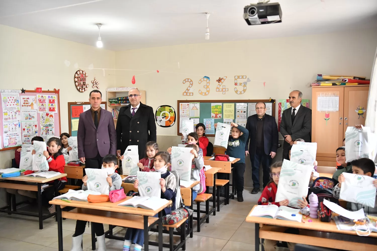 Yeşilyurt Belediyesi’nden Kırsalda ki Okullara Eğitim Desteği Öğrenci ve Genç Dostu’ hizmetleri ile gönüllere dokunan projelerin altına
