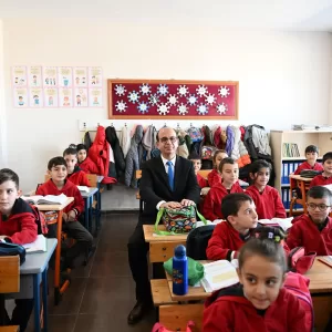 Yeşilyurt Belediye Başkanı Prof. Dr. İlhan Geçit, kırsal mahallelerdeki öğrencilerin