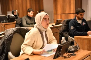 Gençlerin yerel hizmetlere demokratik katılımını sağlayarak temsil kabiliyetini geliştirmek, kendi