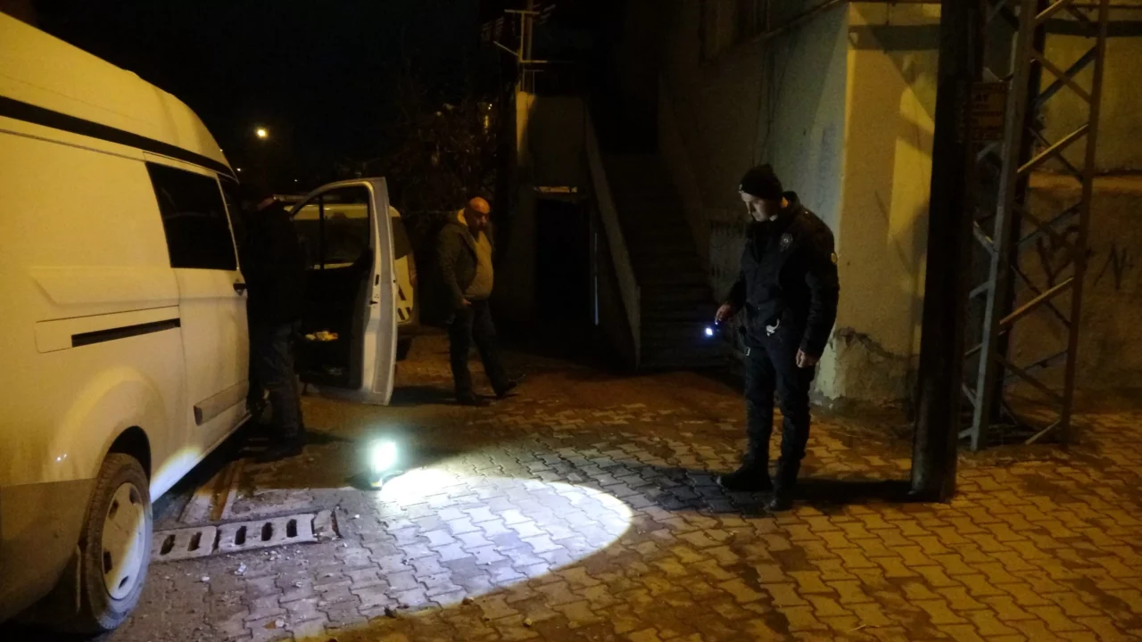 Yeşilyurt da bir kiş, husumetlisi tarafından silahla bacağından vuruldu. Olay,