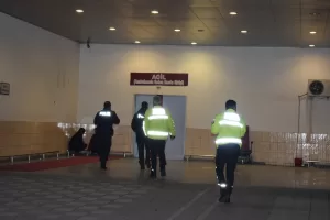 Malatya'da kontrolden çıkan otomobil, bahçeye düştü. Kontrolden çıkarak bahçeye düşen