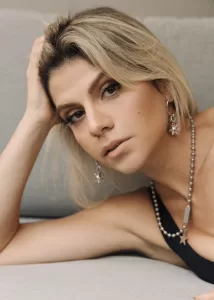O müzik hayatını istediği noktaya taşıyabilmek için deyim yerindeyse gecesini