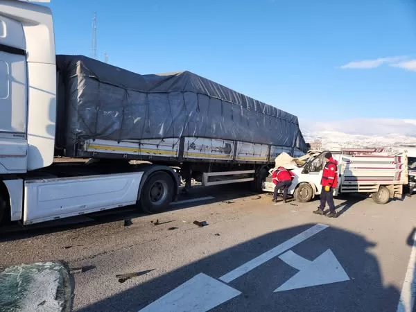 Malatya-Sivas Karayolu üzerinde sabah 08.25 sıralarında trafik kazası meydana geldi.