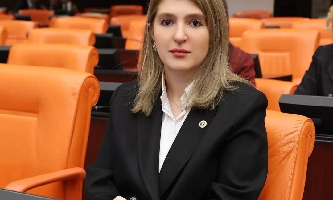 Milletvekili Ölmeztoprak’tan Babalar Günü Mesajı AK Parti Malatya Milletvekili İnanç Siraç Kara Ölmeztoprak, Babalar Günü