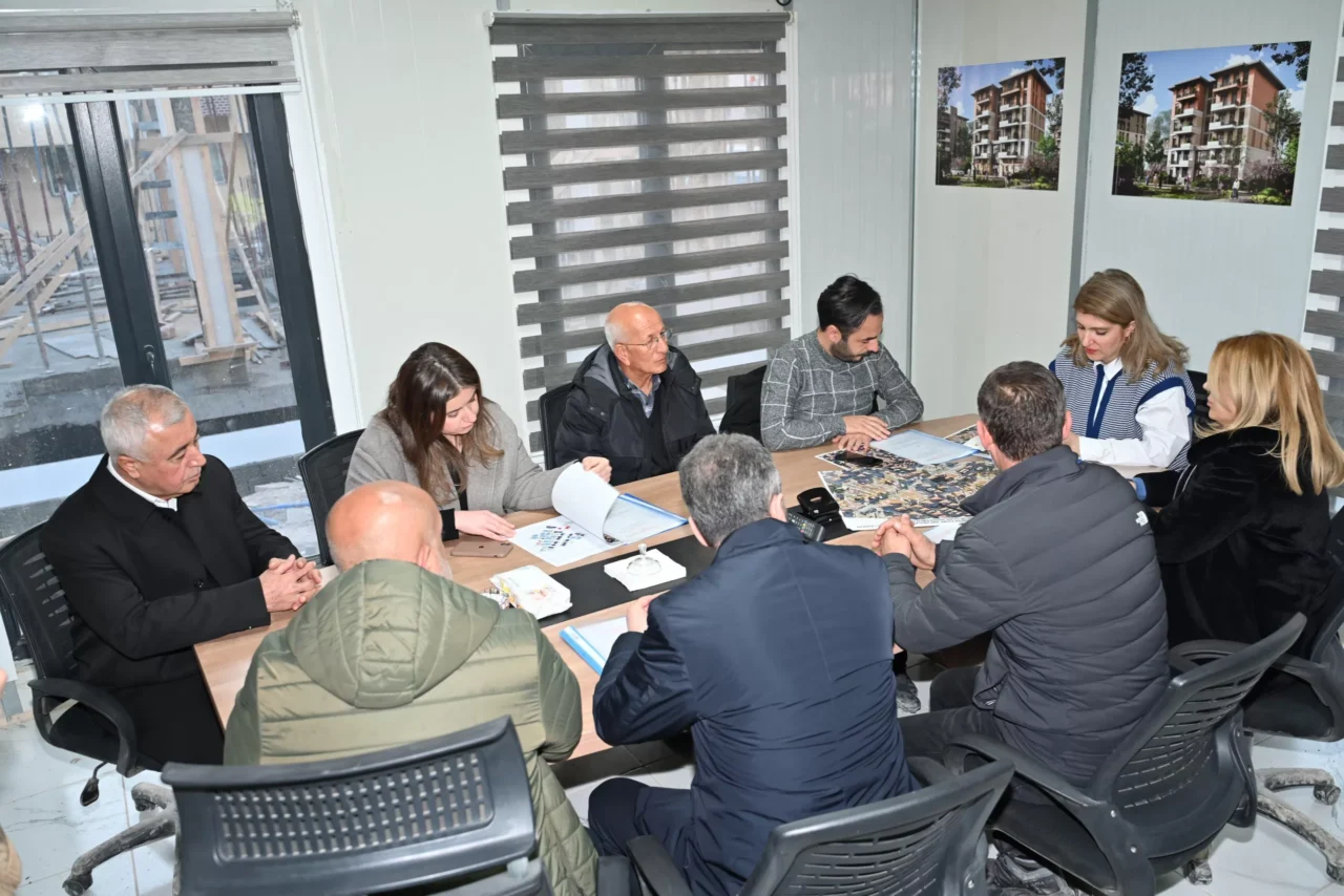 Zaviye Mahallesi Rezerv Alan Şantiyesinde incelemelerde bulunan AK Parti Malatya
