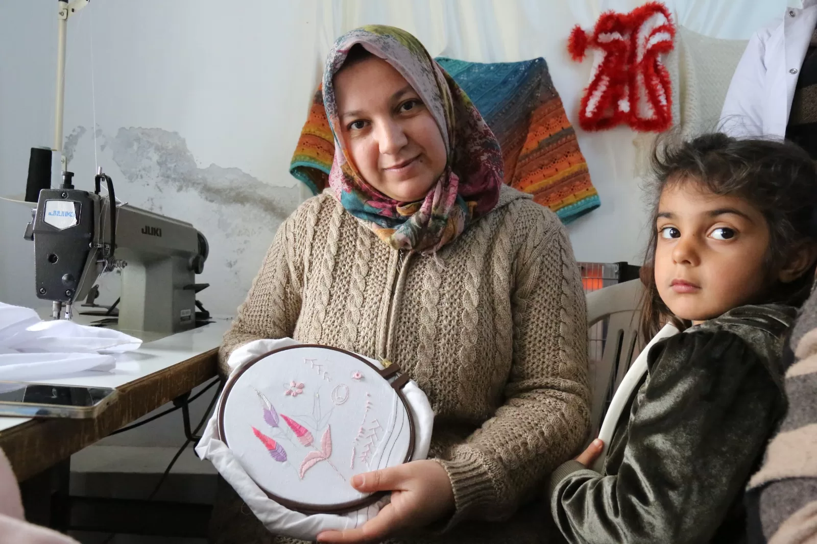 Battalgazi Belediyesi'nin destekleriyle Yaygın Mahallesi'nde açılan dikiş nakış kursu, kadınların