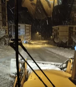 Yoğun kar yağışıyla birlikte Pütürge, adeta beyaz bir örtüye büründü.