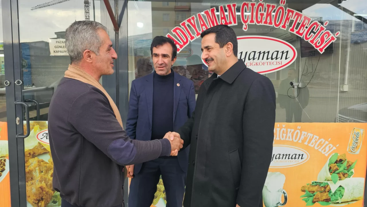 Battalgazi Belediye Başkanı Bayram Taşkın, Mehmet Buyruk Caddesi’ndeki esnaflarla bir