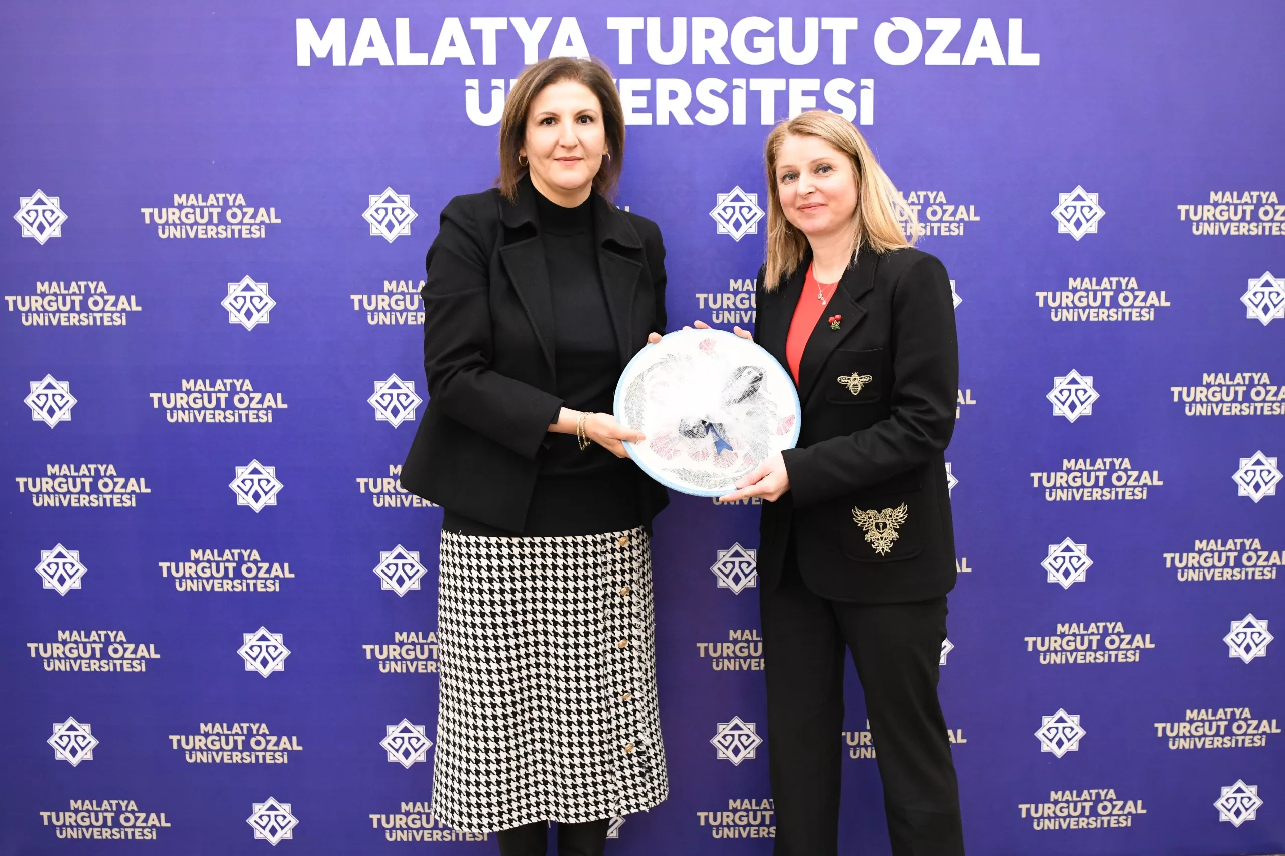 YIKIMIN ARDINDA UMUT VE DAYANIŞMA SÖYLEŞİSİ DÜZENLENDİ Malatya Turgut Özal