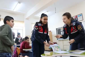 Jandarma’dan KADES Eğtimi İl Jandarma Komutanlığı Aile İçi Şiddetle Mücadele