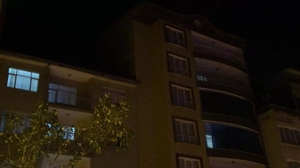 Malatya’nın Battalgazi ilçesinde bir binanın 6’ncı katından düşen 41 yaşındaki