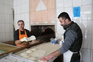 Türkiye’nin birçok ilinde Ramazan ayına özel çıkarılan pideler zamlanırken Malatya’da