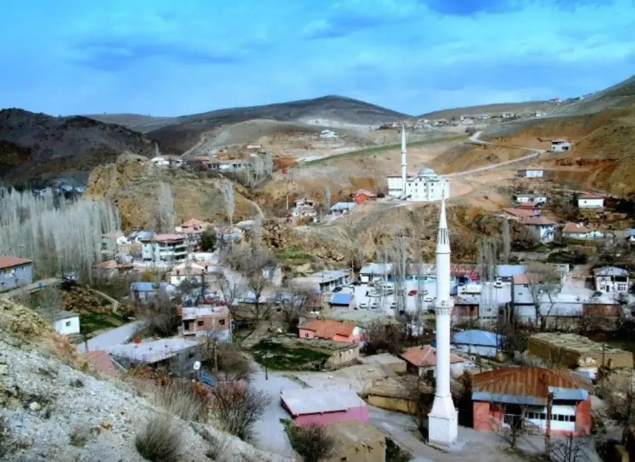 Malatya'nın Kuluncak ilçesi, Doğu Anadolu Bölgesi'nde yer alan ve tarihi,