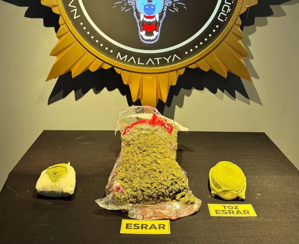 Malatya polisinin, torbacı olarak tabir edilen sokak satıcılarına yönelik gerçekleştirdiği