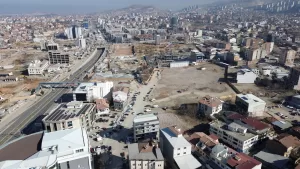 Battalgazi Belediye Başkanı Bayram Taşkın, İsmetiye Mahallesi’nde devam eden inşaat