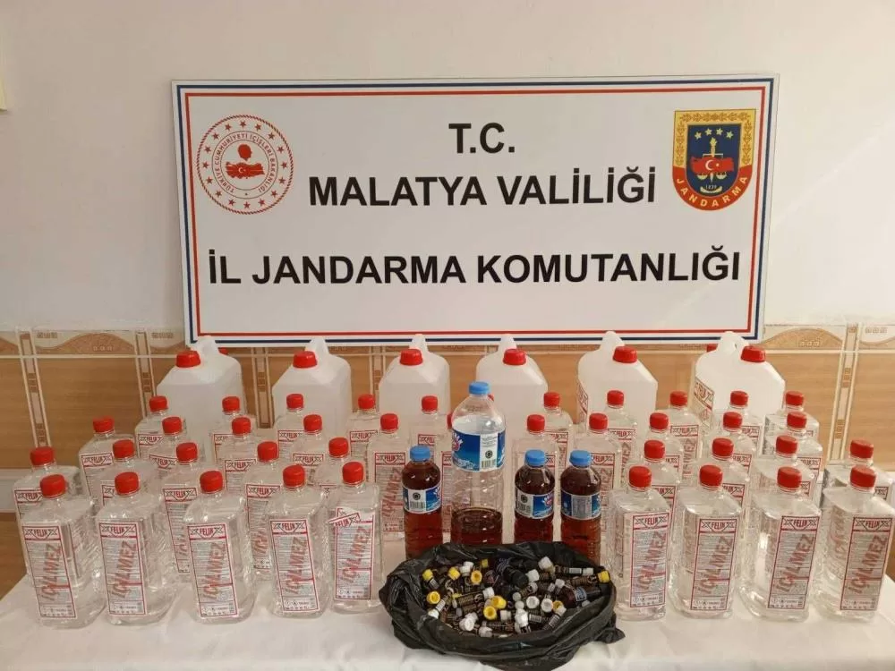 Sahte Alkol Operasyonu 1. Gözaltı Malatya’da, jandarma tarafından düzenlenen operasyonda 72 litre etil alkol, 2