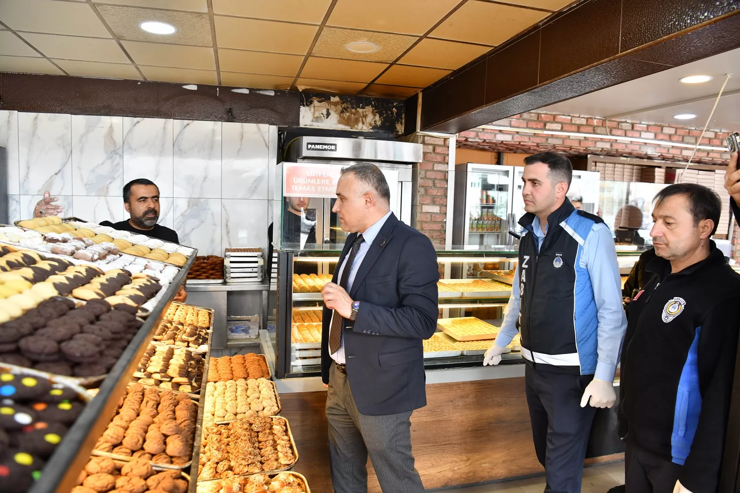 Yeşilyurt Belediyesi Zabıta Hizmetleri Müdürlüğü ekipleri, Ramazan Bayramı öncesi ilçedeki 