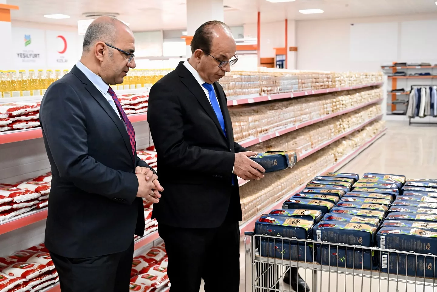 Başkan Geçit, “Hayır Çarşımızla Kardeşlik Bağlarını Güçlendiriyoruz” Yeşilyurt Belediye Başkanı