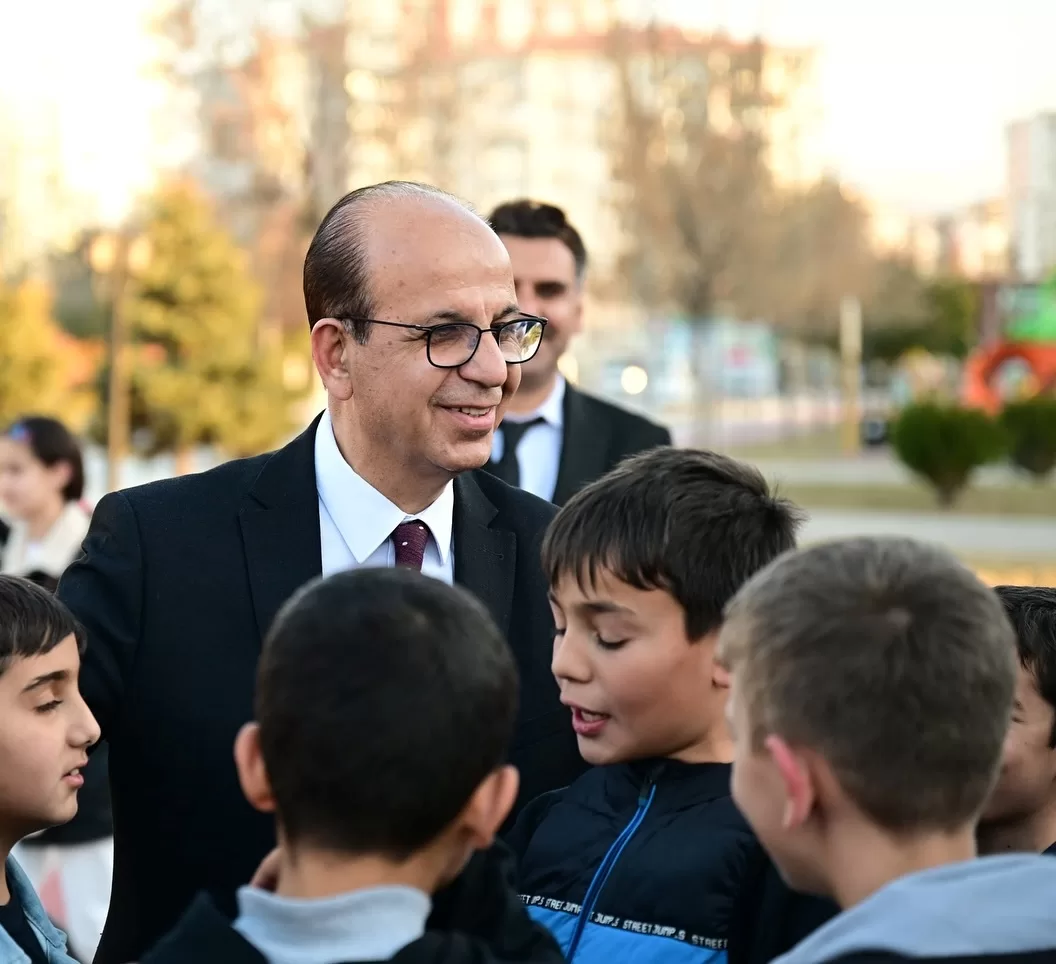 Başkan Geçit, ‘İlk Orucum İlk İftarım’ Etkinliğinde Çocuklarla Buluştu Yeşilyurt Belediye Başkanı Prof. Dr. İlhan Geçit, Yeşilyurt Kent Konseyi