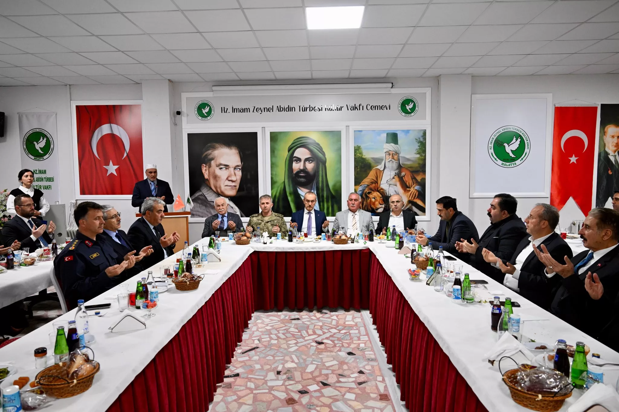 Vali Seddar Yavuz, Zeynel Abidin Vakfı’nın İftar Programına Katıldı Malatya’da, Hz. İmam Zeynel Âbidin Türbesi Kültür Vakfı tarafından düzenlenen