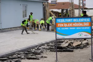 Yapılan planlama doğrultusunda Samanköy’ün yolları baştan aşağıya yenilenirken, vatandaşlar ise