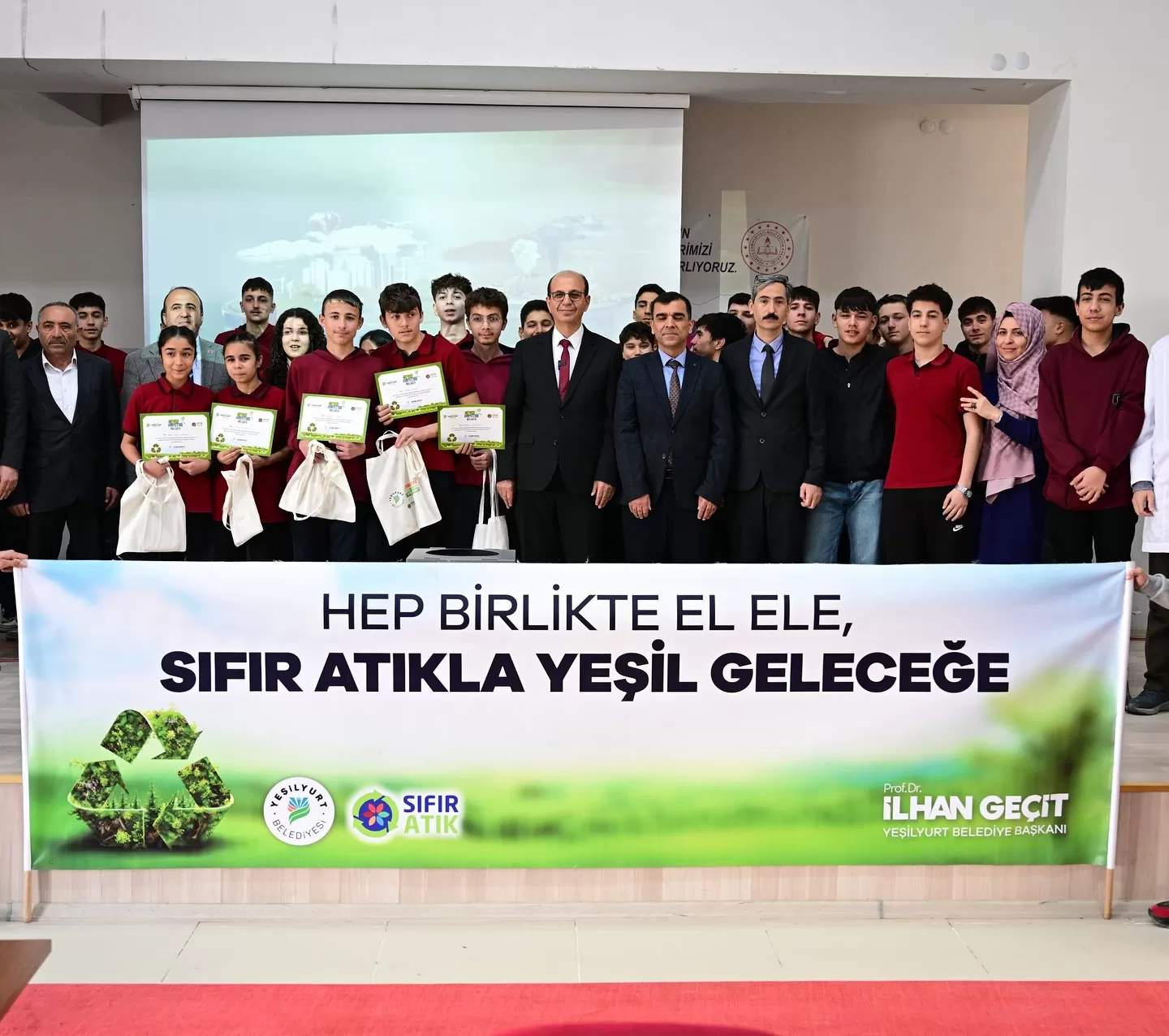 Başkan Geçit, “Sıfır Atık Anlayışını Yaygınlaştırmak Temel Görevlerimiz Arasında” Yeşilyurt Mesleki ve Teknik Anadolu Lisesinde düzenlenen ‘Sıfır Atık ve