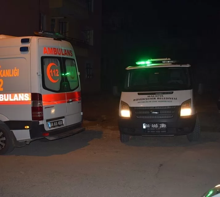 Malatya'nın Akçadağ ilçesinde otomobil ile traktör kafa kafaya çarpıştı. Kazada