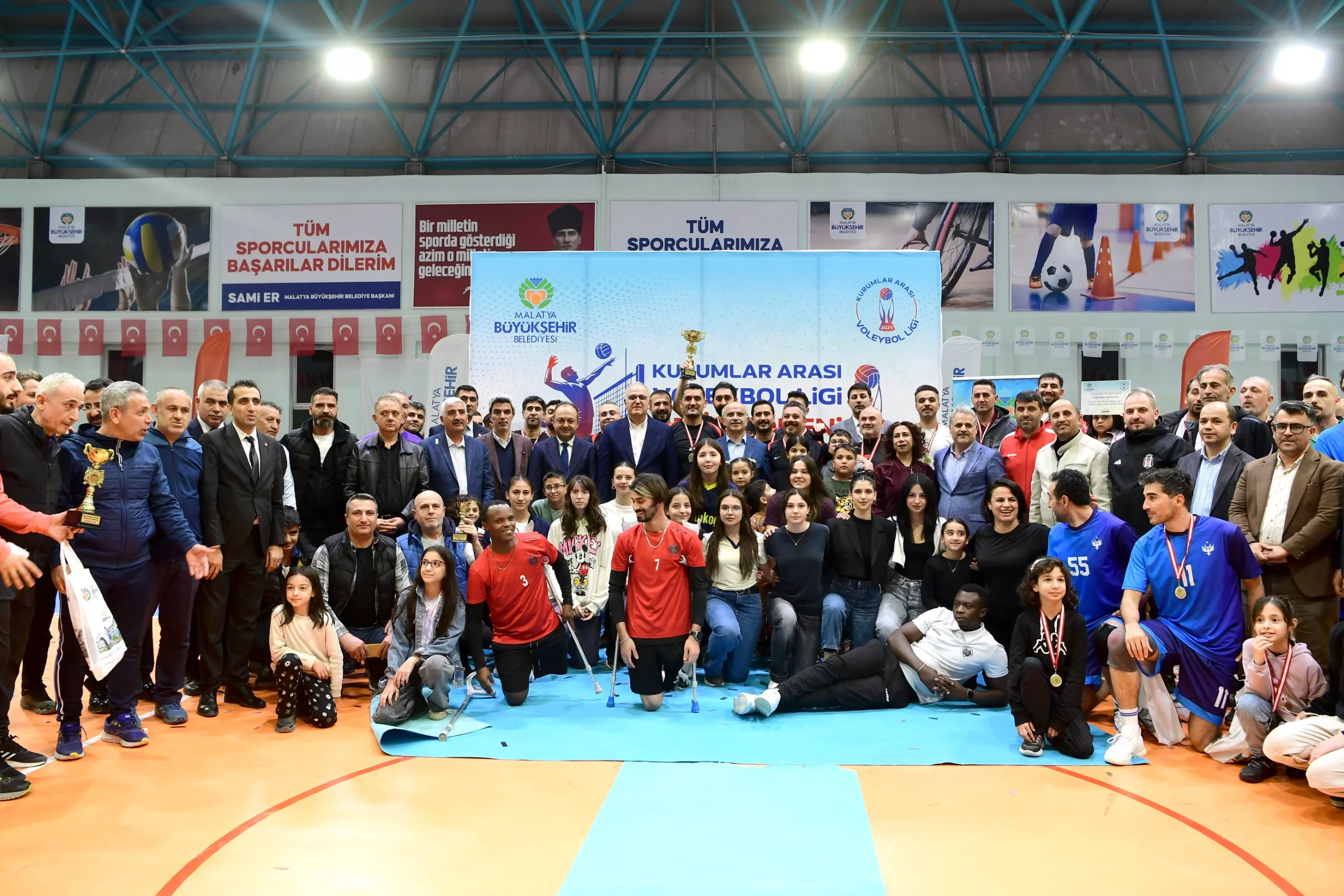 Muhammed Ali Clay Kapalı Spor Salonunda gerçekleştirilen Kurumlar Arası Voleybol