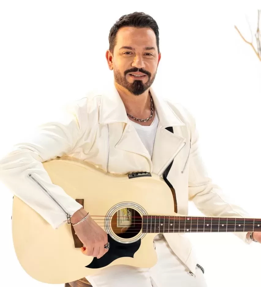 Türkiye onu 2003 yılında düzenlenen Popstar yarışmasındaki muhteşem performansıyla tanıdı