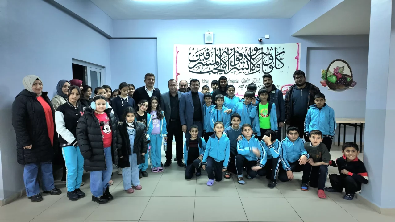 Pütürge Yatılı Bölge Ortaokulu’nda düzenlenen iftar programına katılan Belediye Başkanı