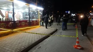Malatya’nın Yeşilyurt ilçesinde bir iş yerine pompalı tüfekle saldırı düzenlendi.