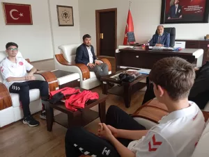 Başarılı Milli Sporcuları Battalgazi Milli Eğitim Müdürü Makamında Misafir Etti. 