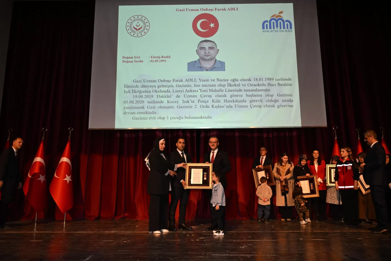 Devlet Övünç Madalyası ve Berat Tevcih Töreni Aziz şehitlerimizin değerli yakınlarına ve kahraman gazilerimize, Cumhurbaşkanımız Sayın Recep