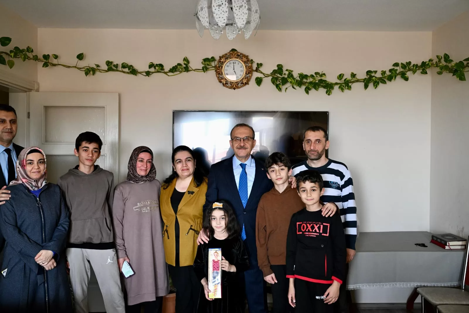 Vali Yavuz, Engelli, Yaşlı ve Ekonomik Zorluk İçinde Olan Aileleri Ziyaret Etti Vali Seddar Yavuz ve eşi Hanımefendi Selda Yavuz, Battalgazi ilçesi