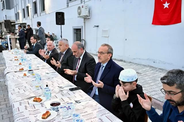 Vali Yavuz İftar Programında Hafızlarla Bir Araya Geldi Vali Seddar Yavuz, Yakınca Mahallesi Cebrail Kurel Erkek Yatılı Kur’an