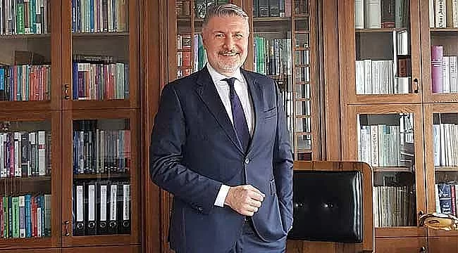 Bahadır Erdem, 1964 yılında Malatya’da doğmuştur. Babası Sami Erdem, annesi Bingül Erdem’dir. Aslen 