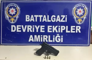 Malatya Battalgazi ilçe emniyetmüdürlüğü ekiplerince düzenlenen operasyonda kasten öldürme suçundan