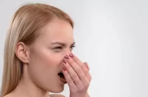 Ağız kokusu, sadece boğaz ve diş problemleri nedeniyle değil, aynı