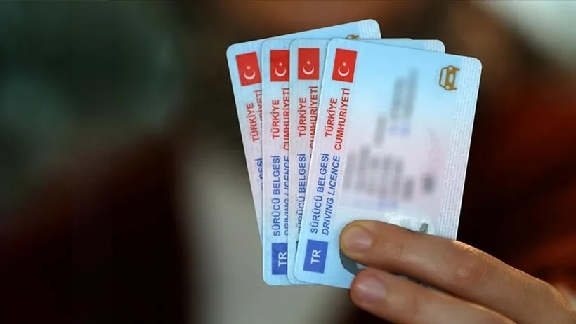 İzinsiz Yolcu Taşıyanın Ehliyetine 1 Yıl El Konulacak Meclis Komisyonu'nda korsan taşımacılığa yönelik yeni bir düzenlemenin görüşmeleri başladı.
