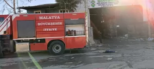 Malatya’nın Yeşilyurt ilçesinde bulunan geri dönüşüm fabrikasında yangın çıktı. Olay,