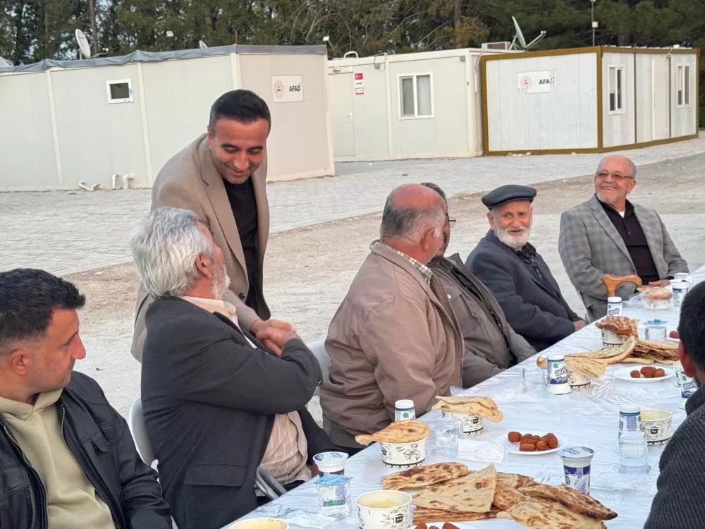  Malatya’nın Akçadağ Belediye Başkanı Hasan Ulutaş, ilçe merkezindeki konteyner kentte