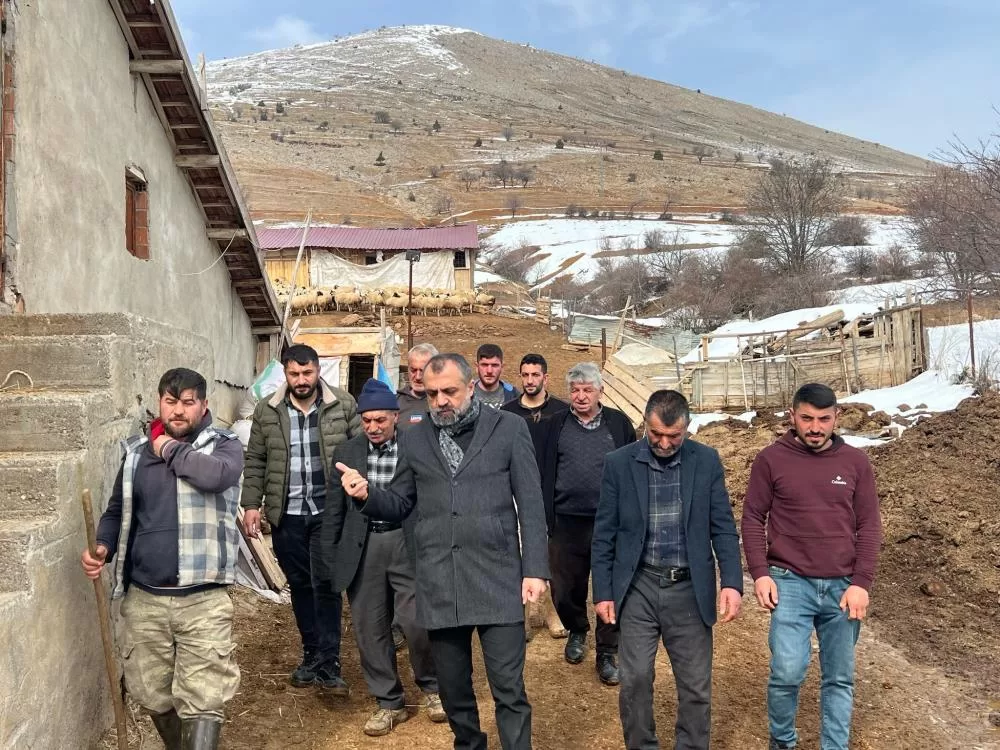 Malatya’da 6 Şubat depremlerinde ahırları zarar gören hayvan yetiştiricileri için