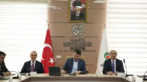 Çevre Şehircilik ve İklim Değişikliği Bakanı Murat Kurum, deprem bölgesi